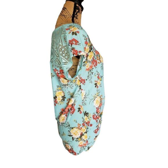 Women's Knit Tops Knot Front Lace Back Necklace Short Sleeve Blouse Small NWT - Picture 6 of 10